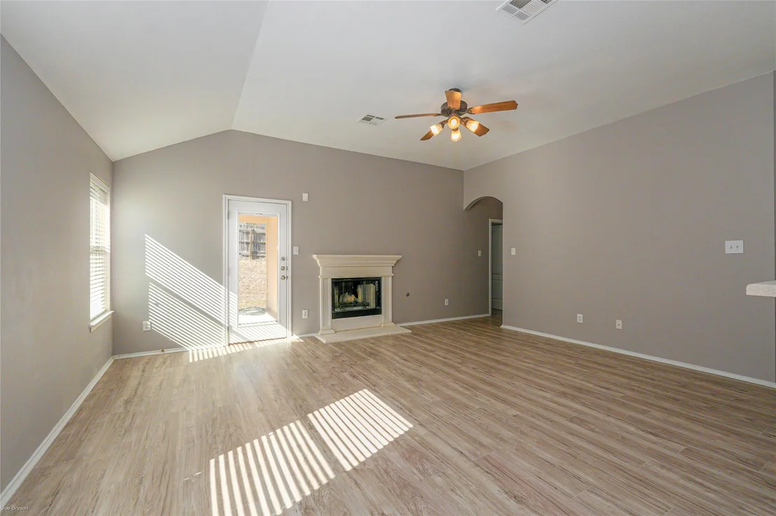 Photo of 249 Ashwood N