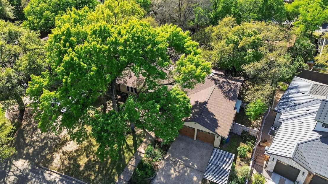 Photo of 2104 Four Oaks LN