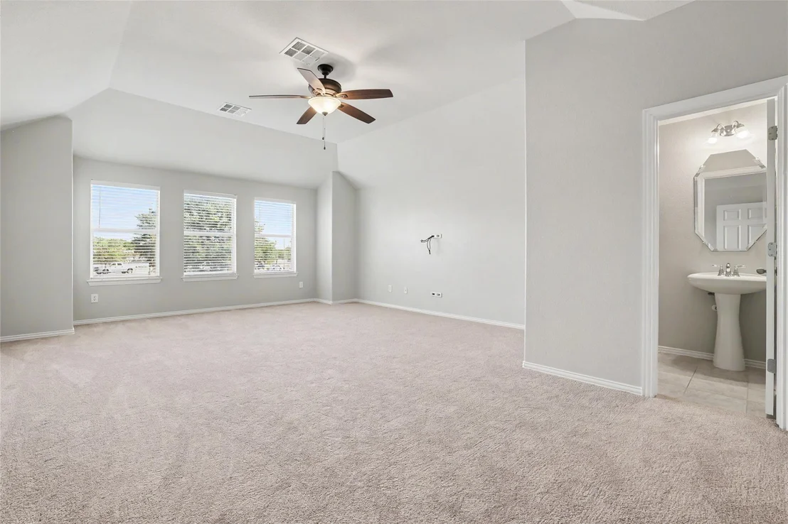Photo of 903 Madrone DR