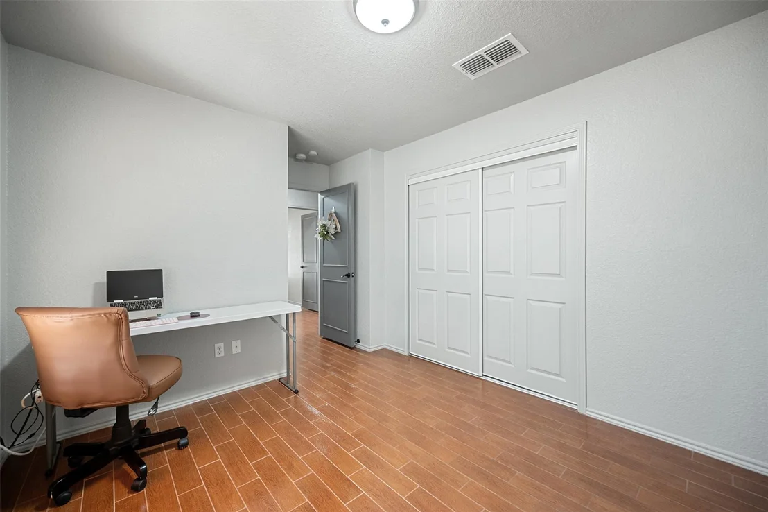 Photo of 5504 Alomar CV