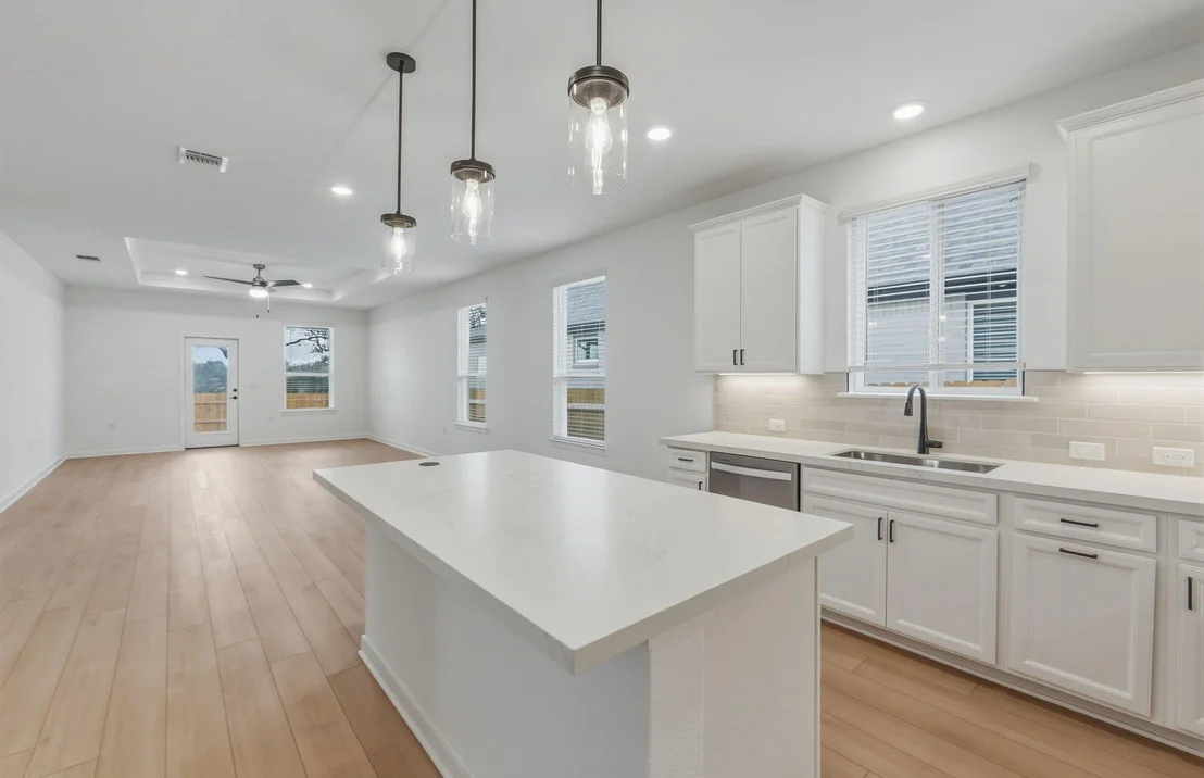 Photo of 124 Adlai Ave