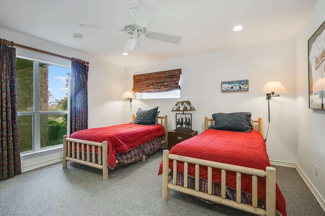 Photo of 137 Firebird ST