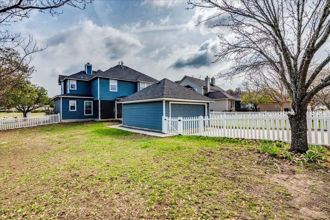 Photo of 1077 Fairway