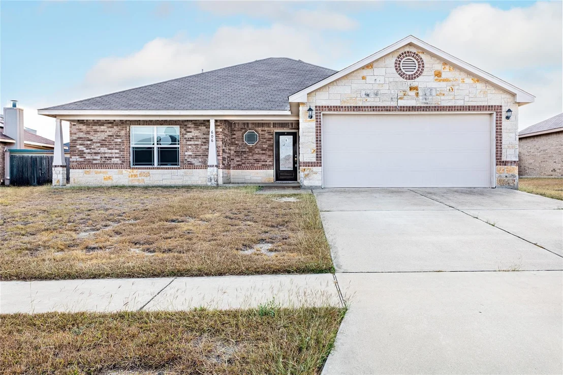 Photo of 606 W Libra DR