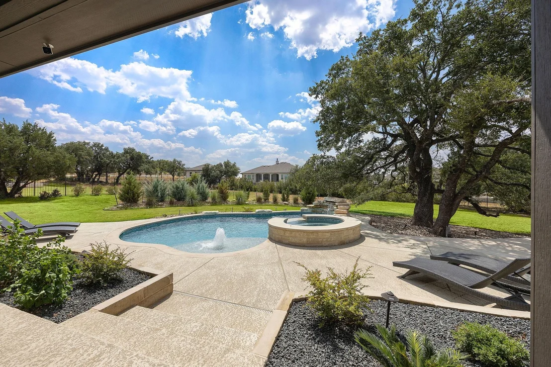 Photo of 109 Houston LOOP