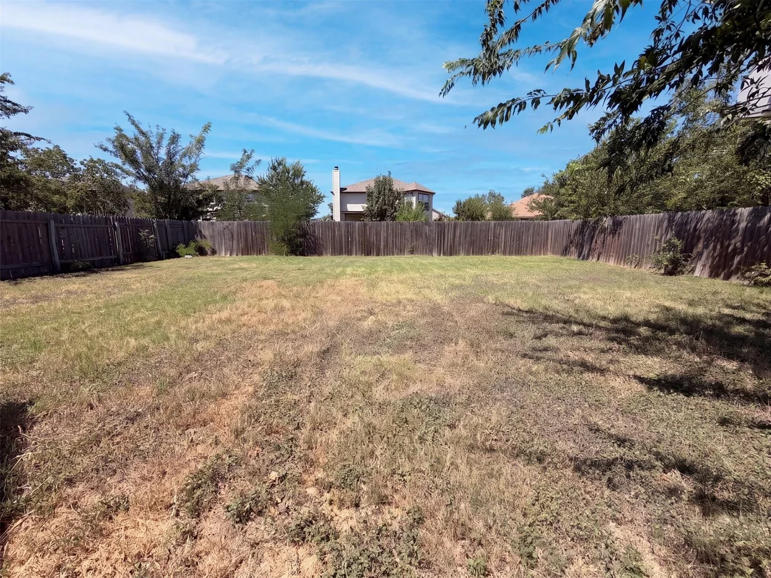 Photo of 305 Edgewood CV