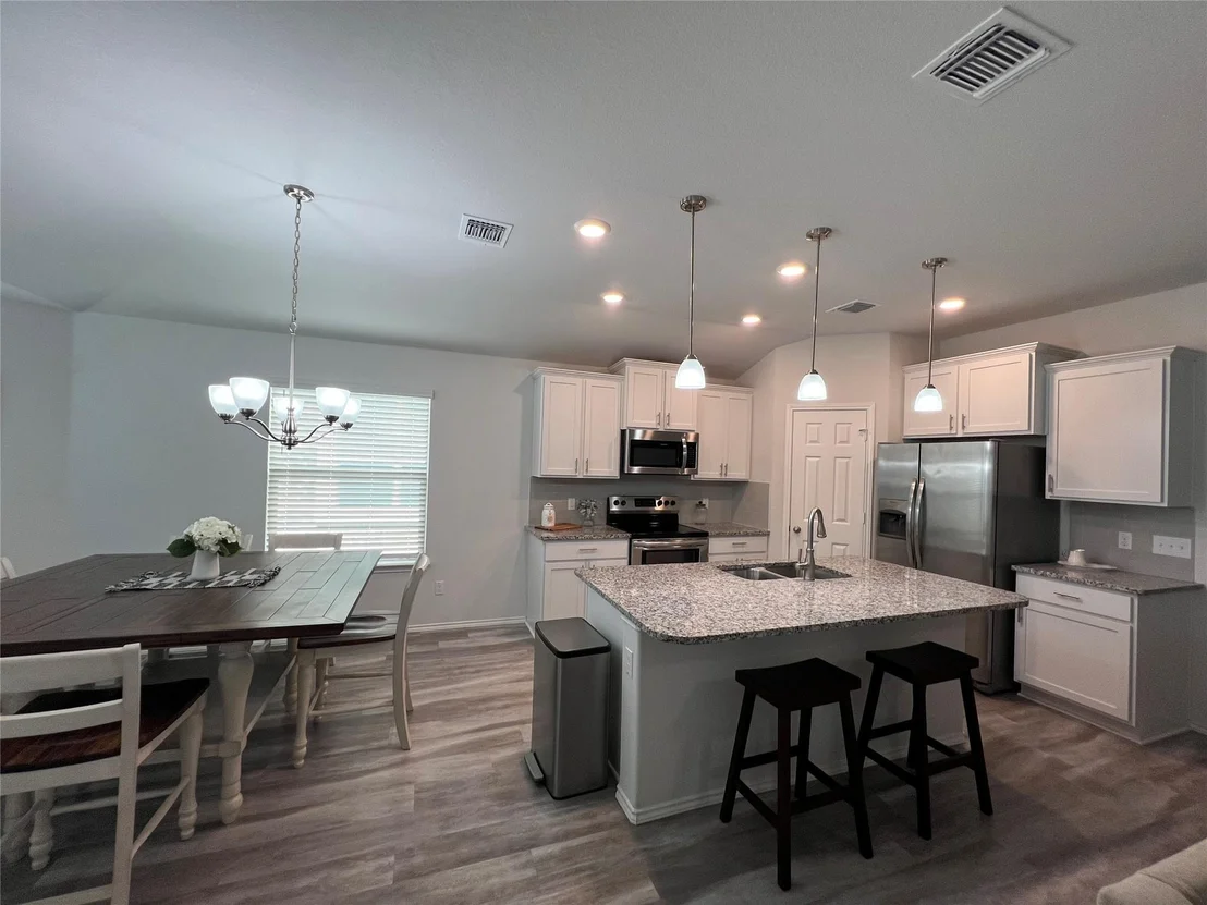 Photo of 212 Bainbridge DR