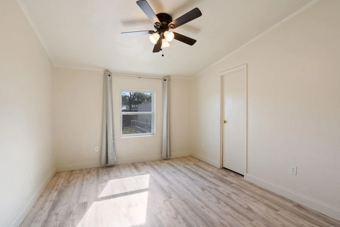 Photo of 502 E Pecan DR