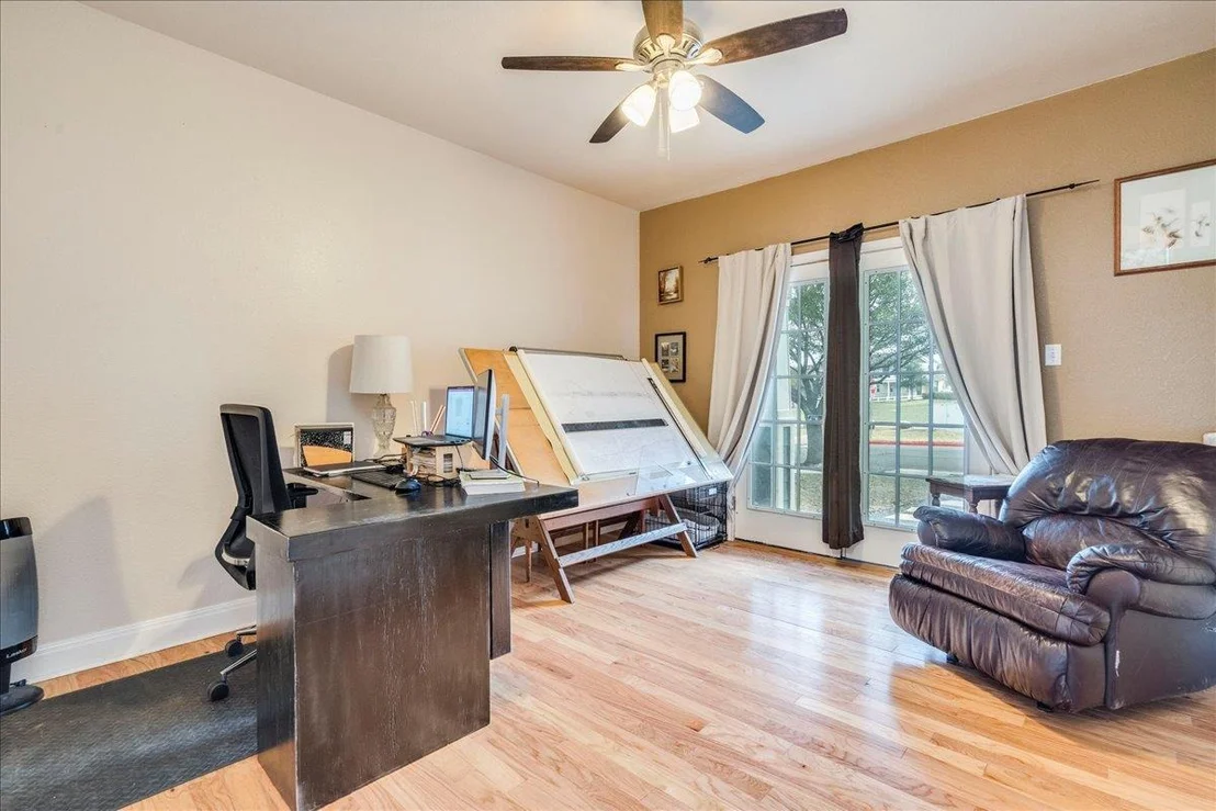 Photo of 1077 Fairway