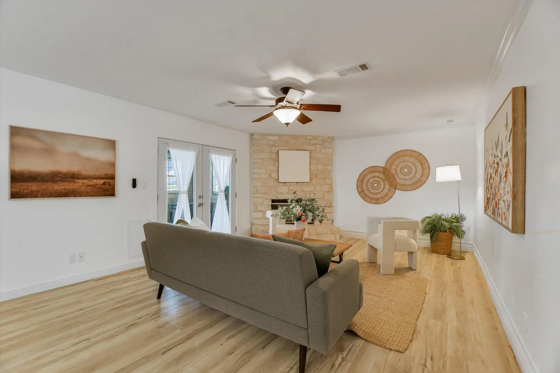 Photo of 131 High Gabriel DR