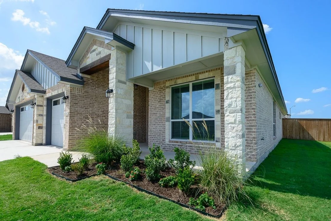 Photo of 1002 Winchester DR