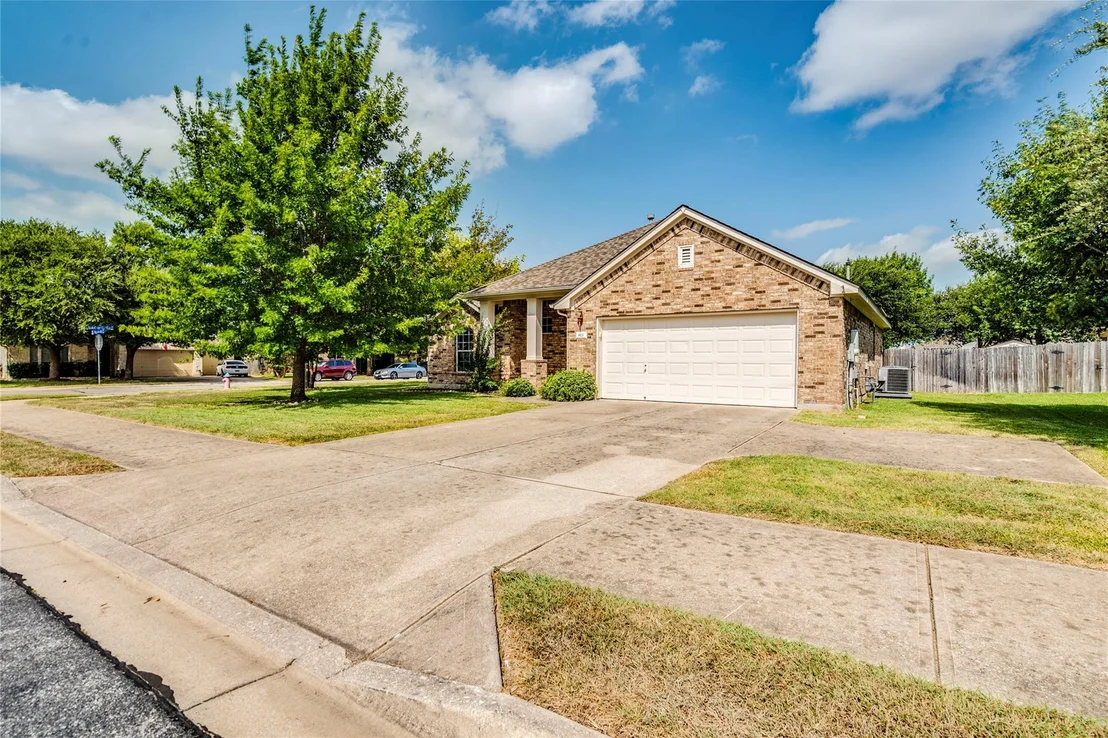 Photo of 813 Kingston Lacy BLVD