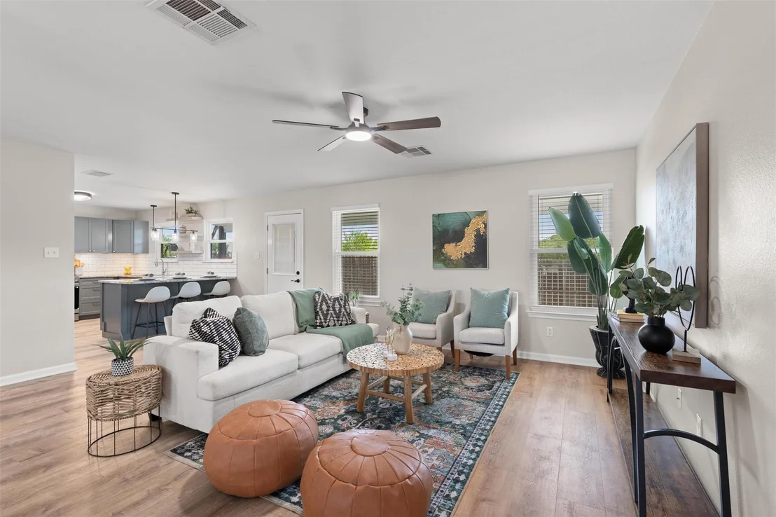 Photo of 724 Lavaca LOOP