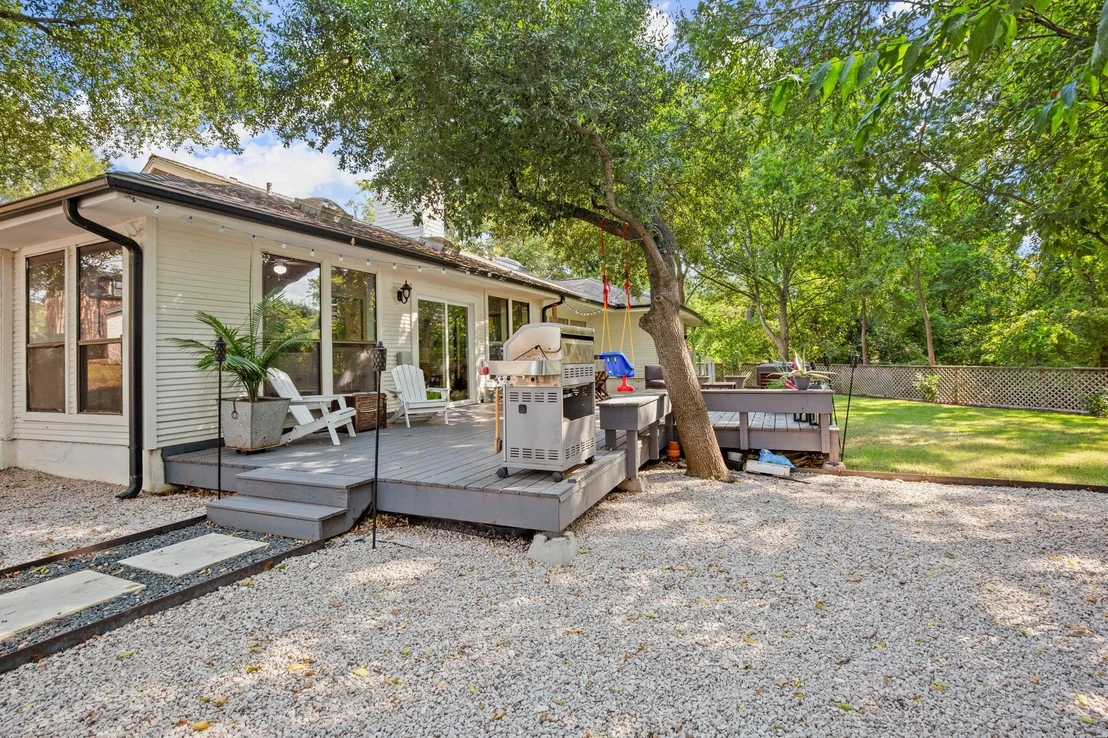 Photo of 2101 HAZELTINE LN