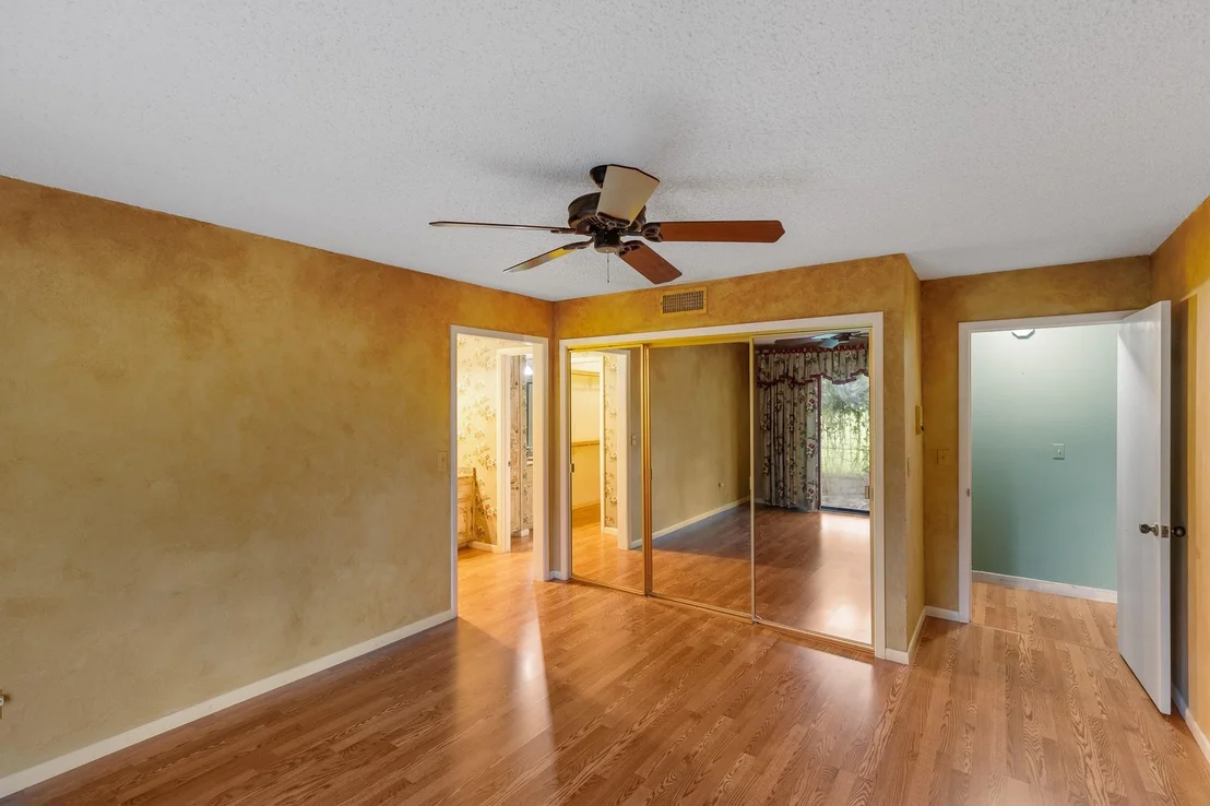 Photo of 2820 Aurora