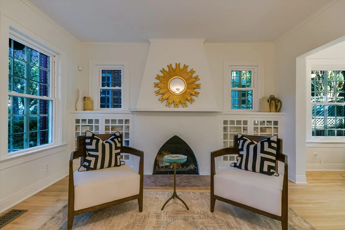 Photo of 113 W 32nd ST