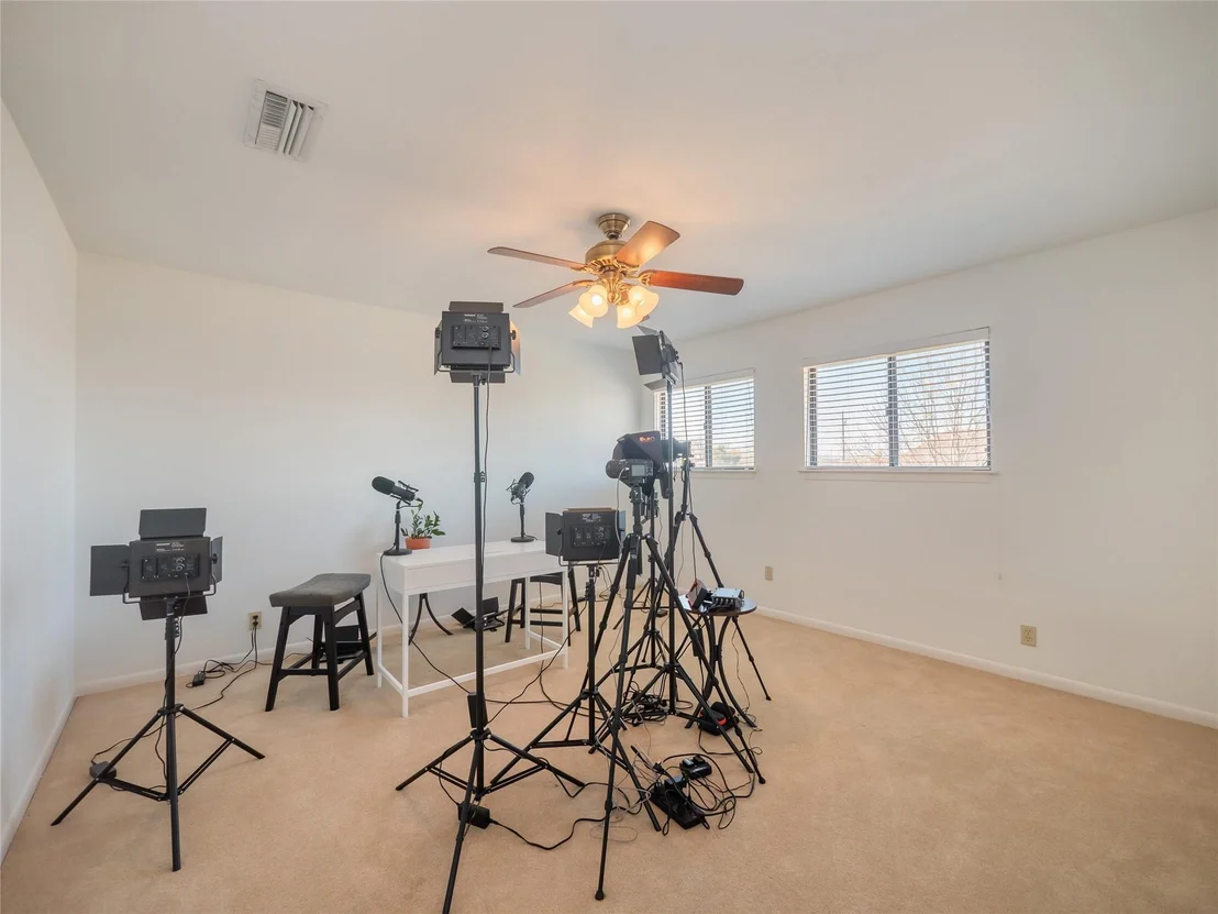 Photo of 1822 Rowe LOOP