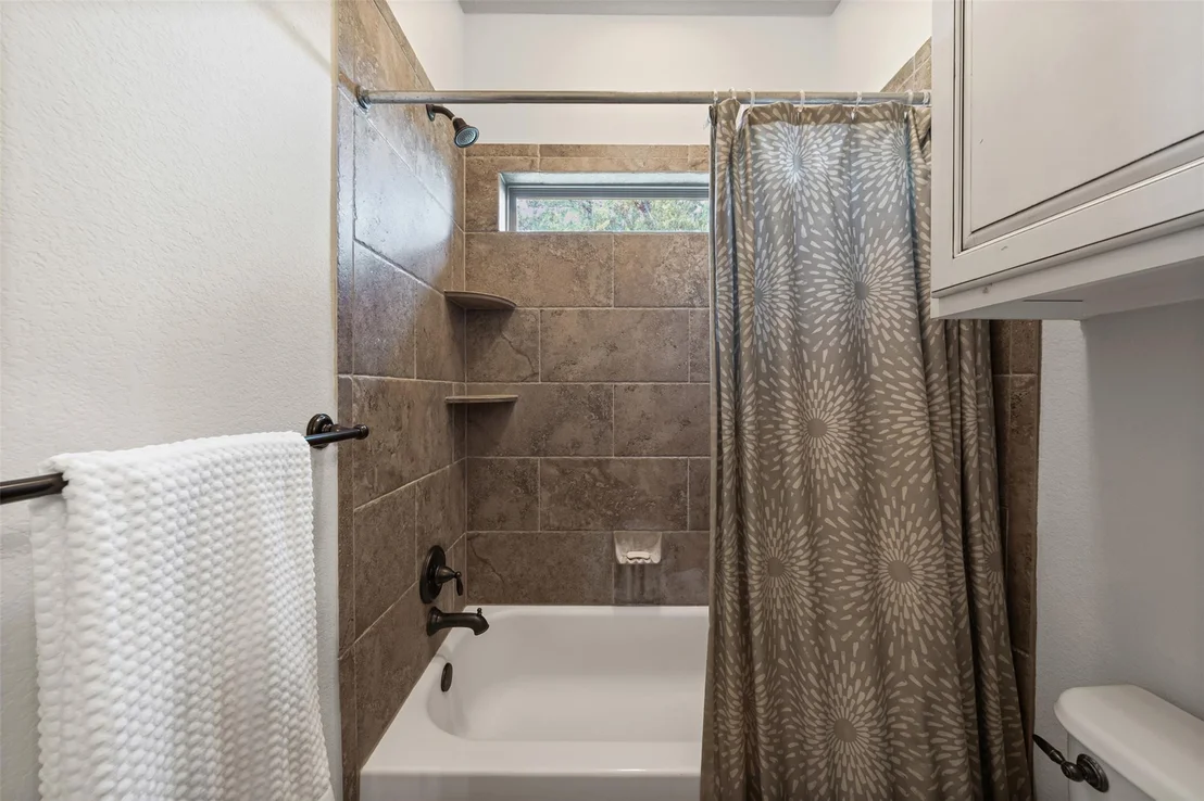 Photo of 102 Eagle Valley LN