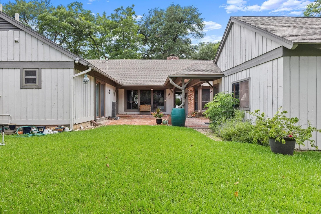 Photo of 2504 Briargrove DR