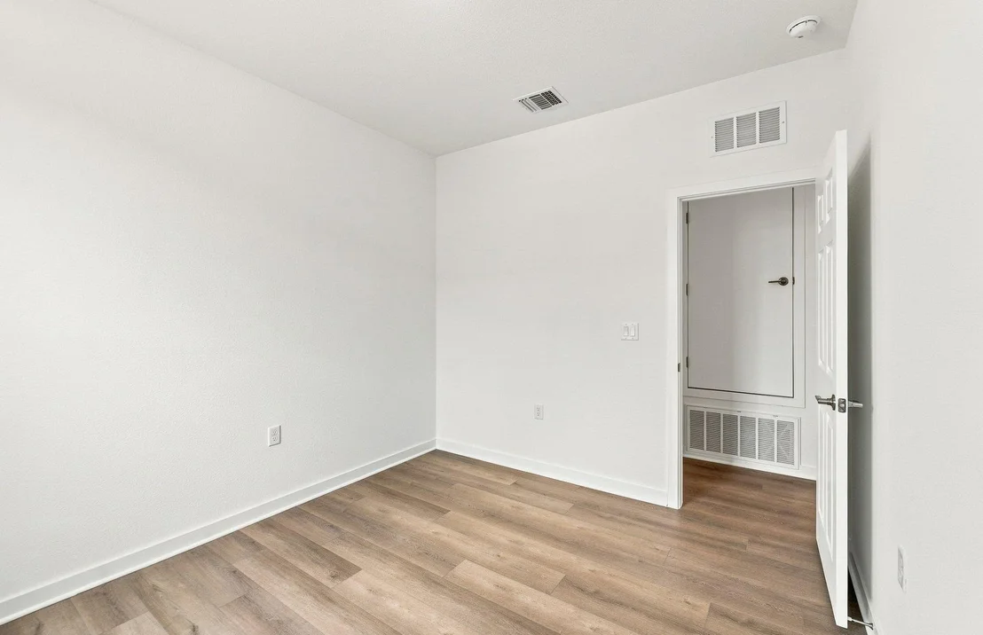 Photo of 129 Adlai Ave