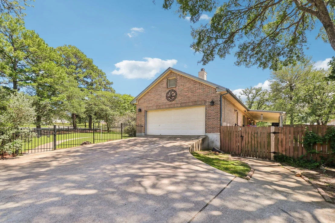 Photo of 241 Laura LN