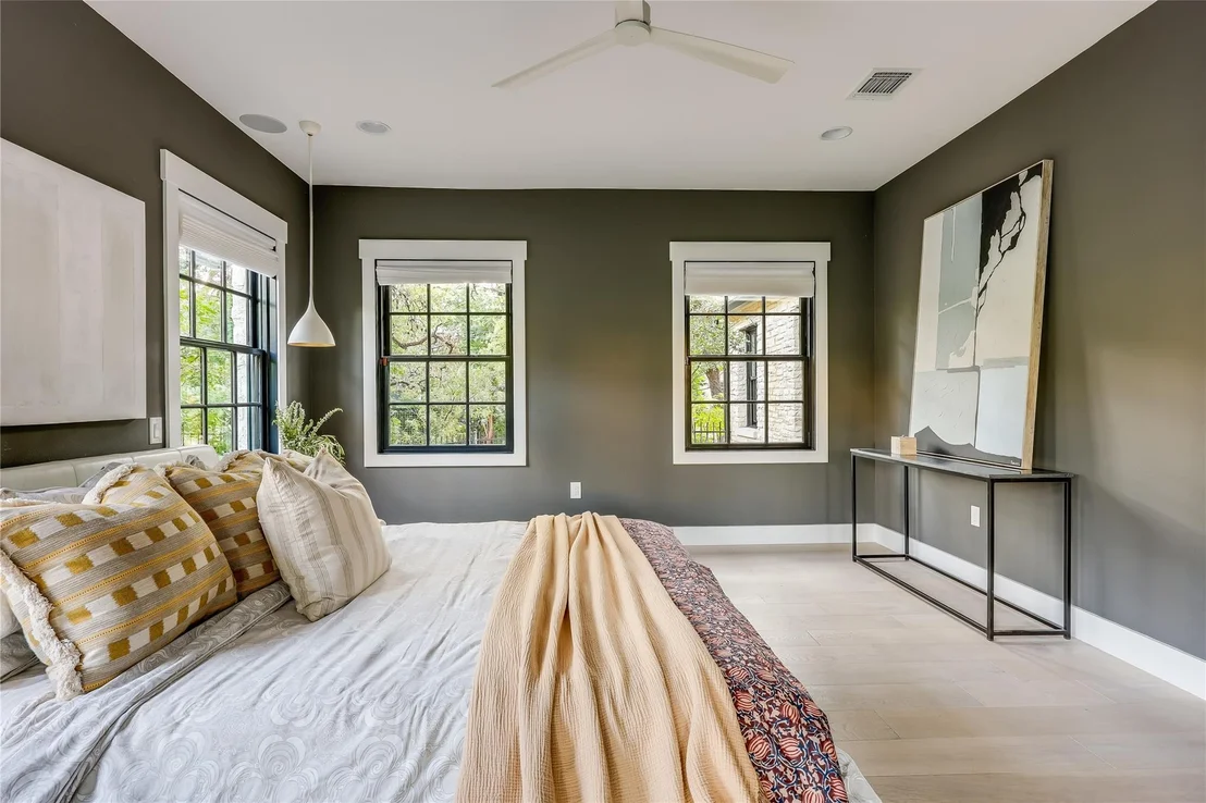 Photo of 1004 Gaston Ave