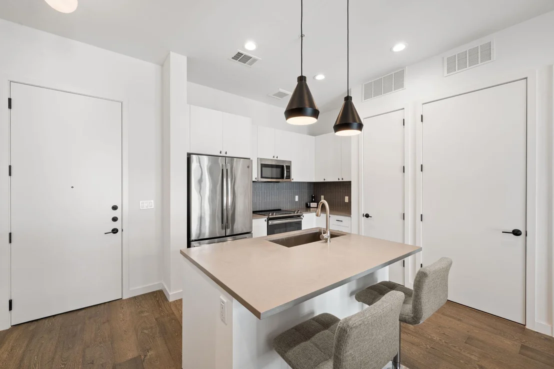 Photo of Unit 302 at 800 Embassy DR