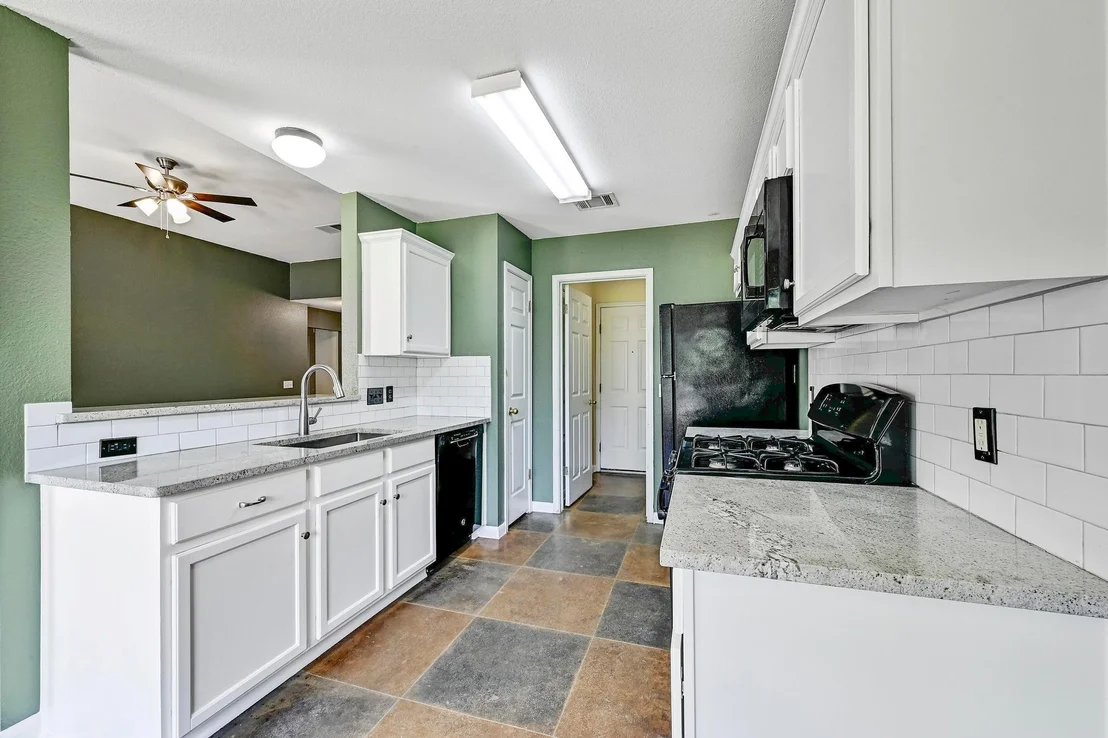 Photo of 902 Honeysuckle DR