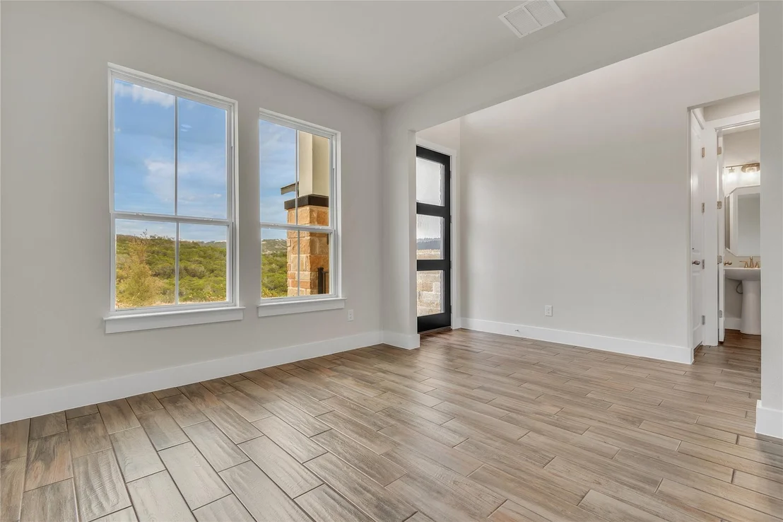 Photo of 8424 Red Bottle Brush RD
