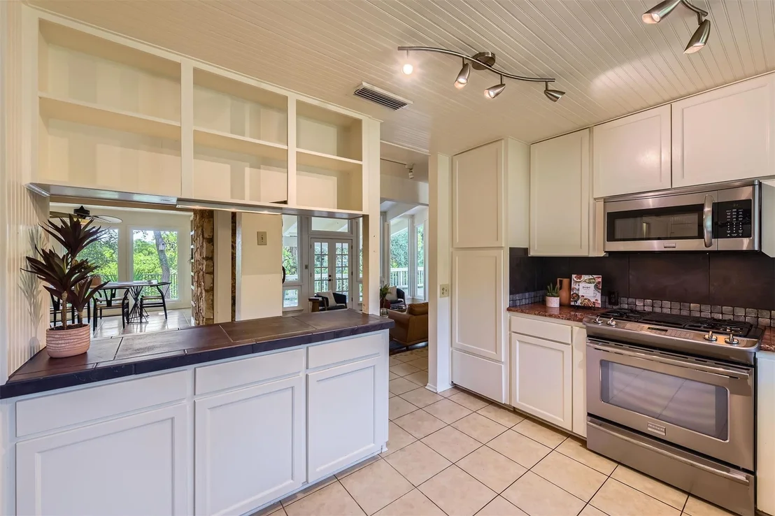 Photo of 1901 Cresthaven DR