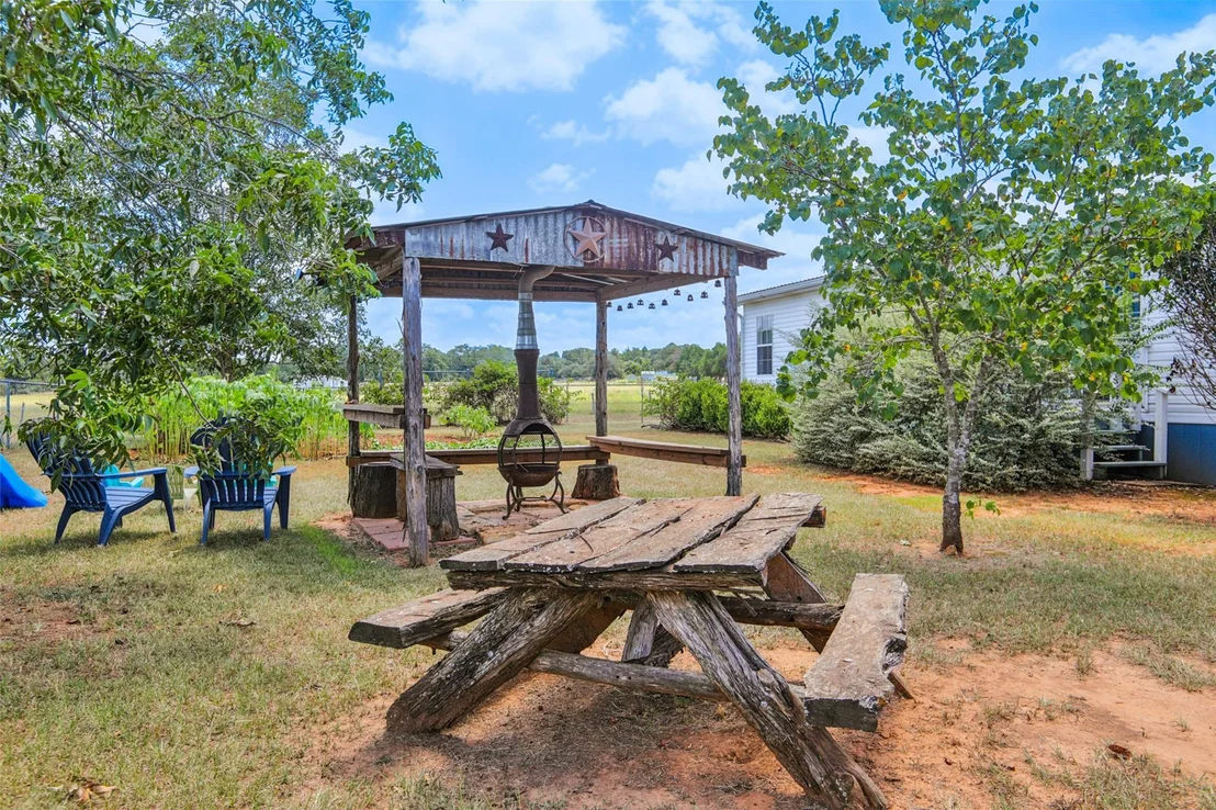 Photo of 372 Hofferek RD