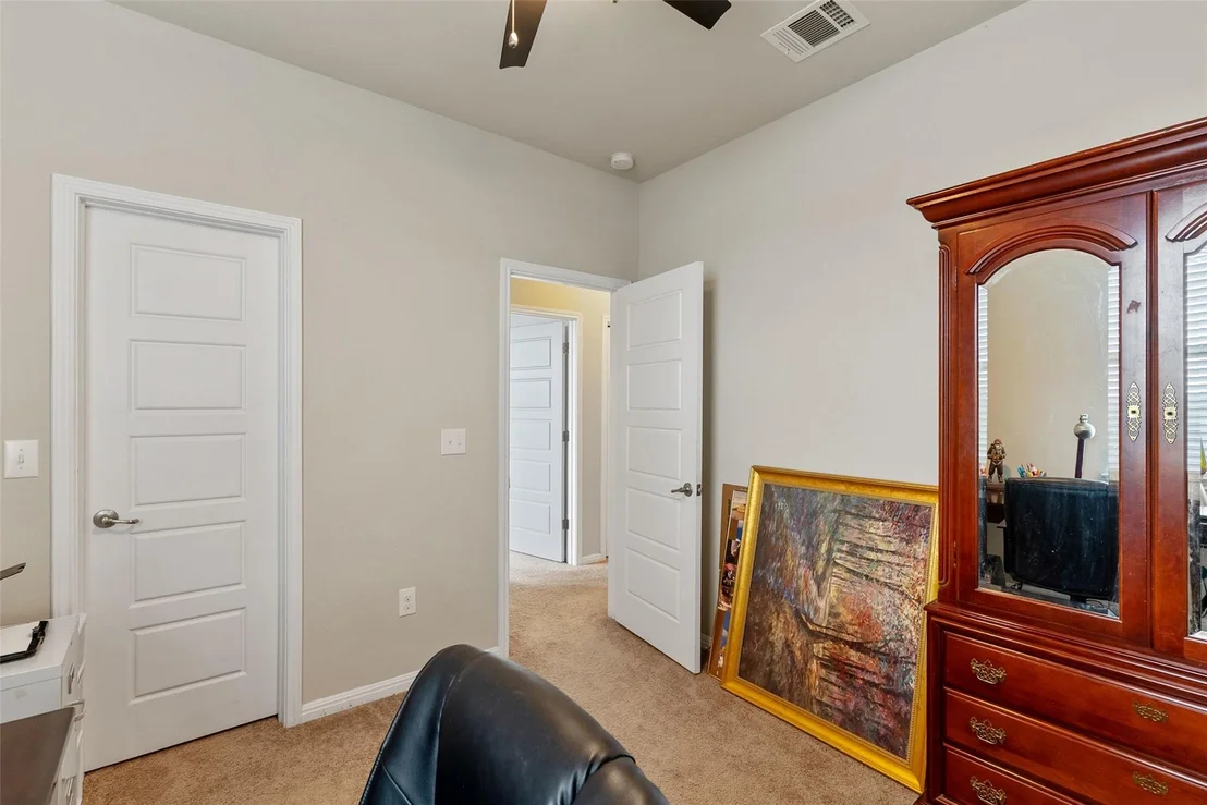 Photo of 557 Twisted Oaks LN