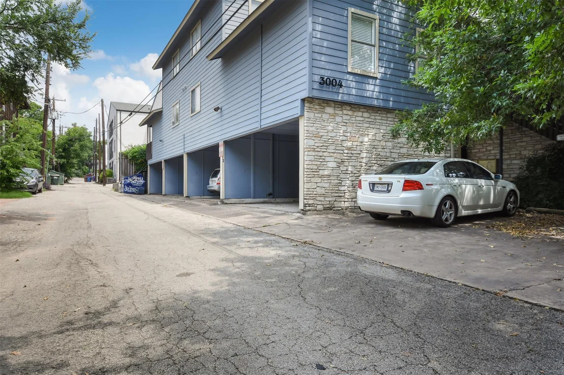 Photo of Unit 2 at 3004 Speedway Ave