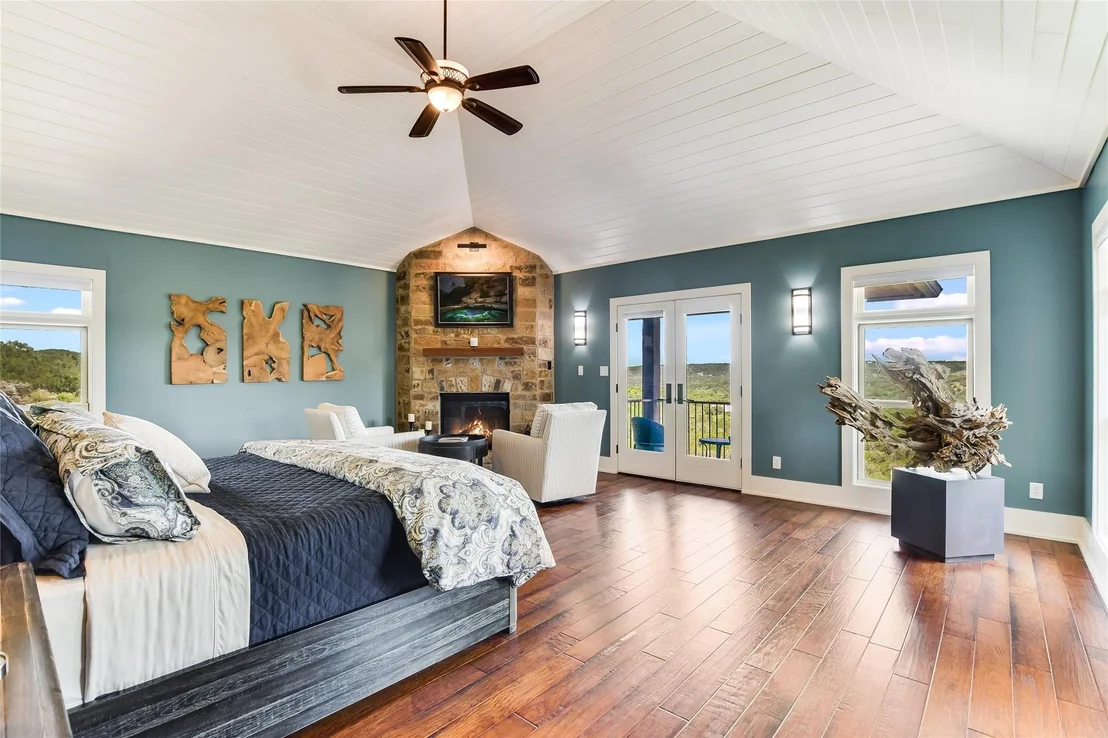 Photo of 400 Hillview RD
