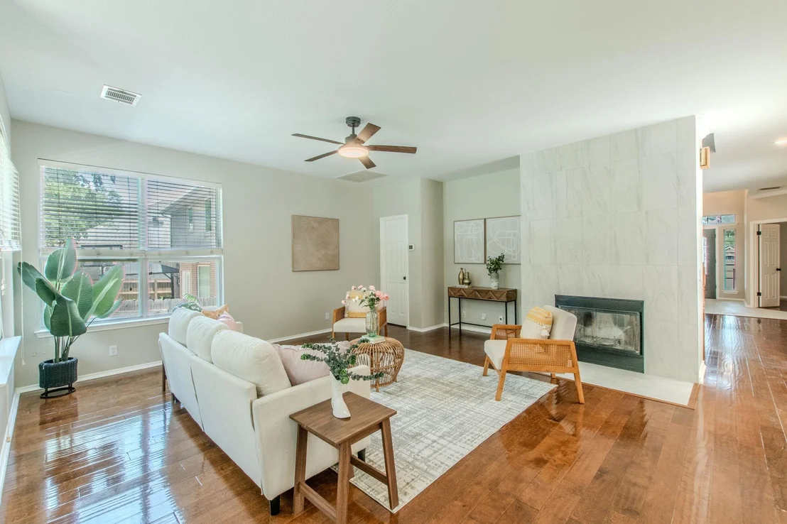 Photo of 3988 Lord Byron CIR