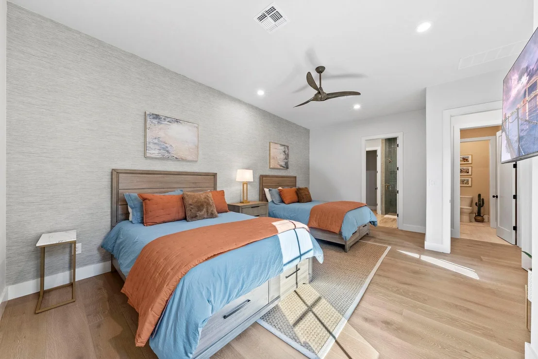 Photo of 100 Encantada