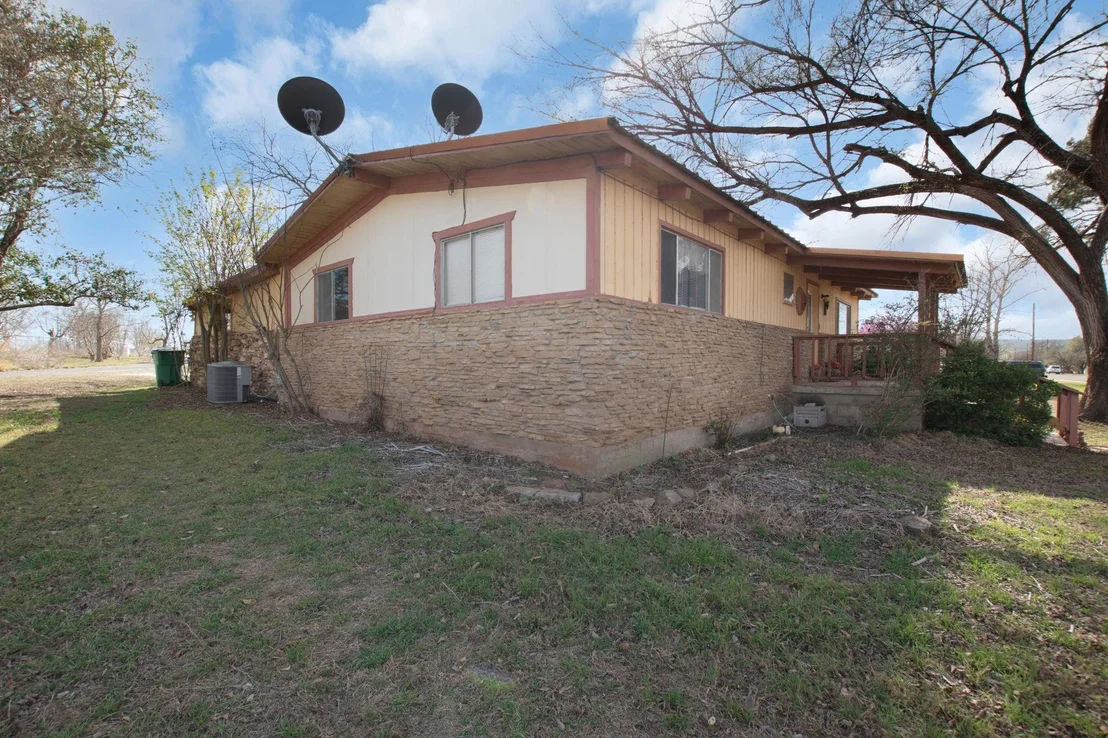 Photo of 502 N River Oaks DR