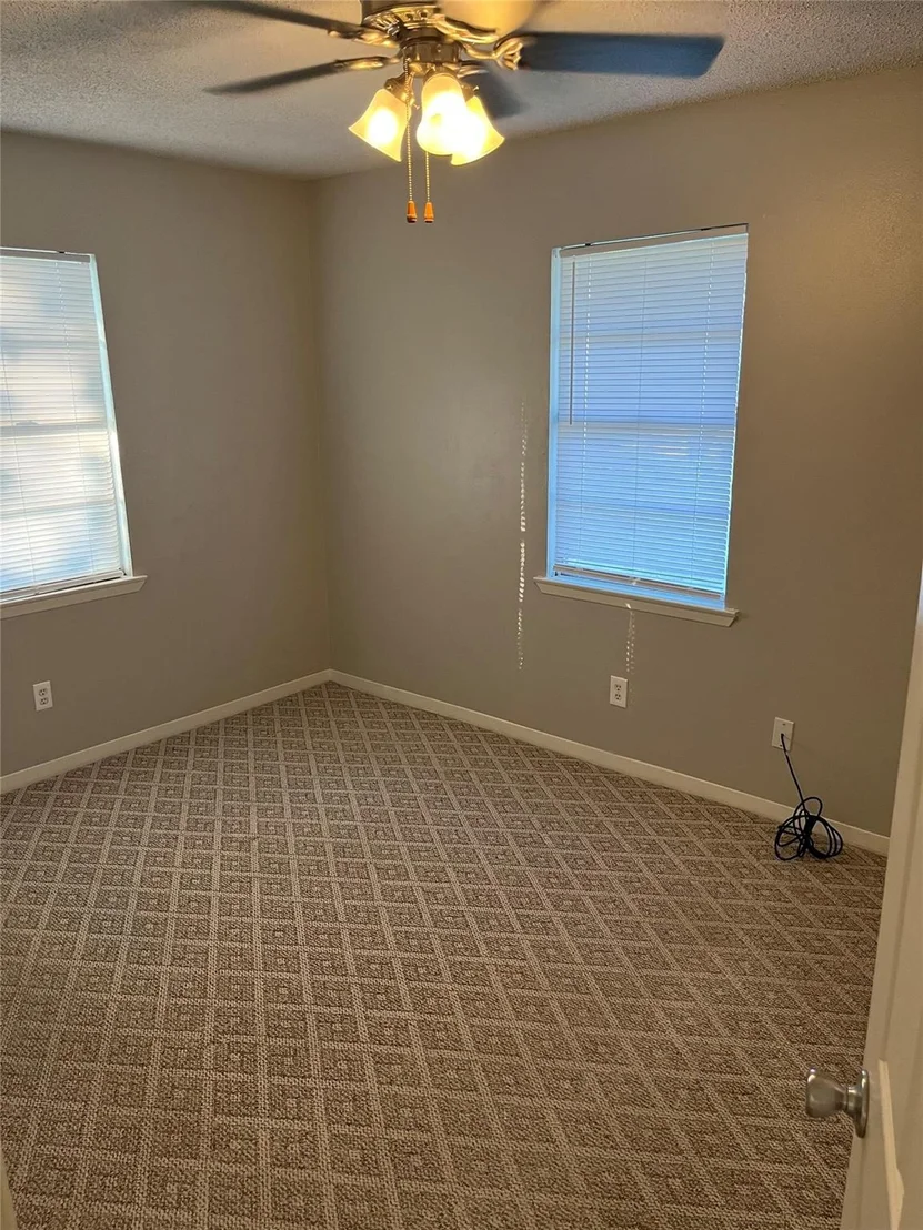 Photo of 4 Hollywood DR