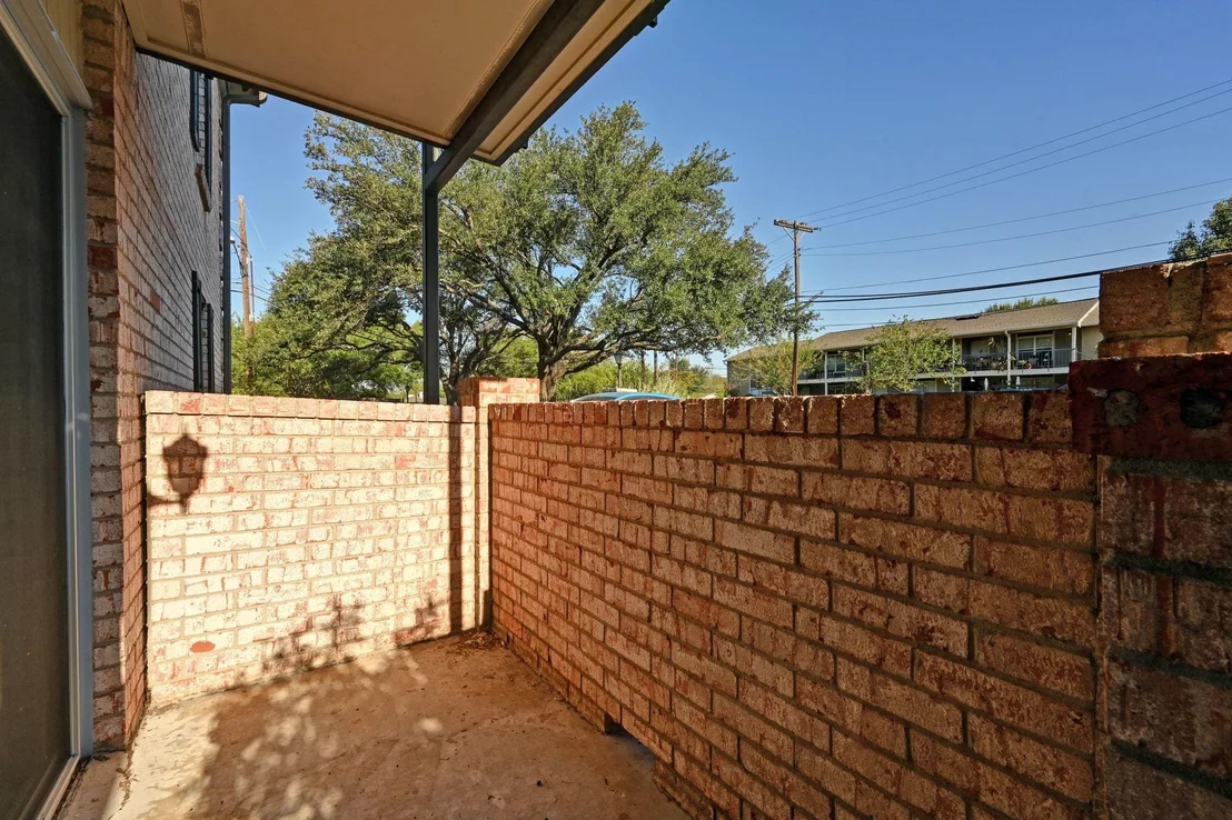 Photo of Unit 28 at 2425 Ashdale DR