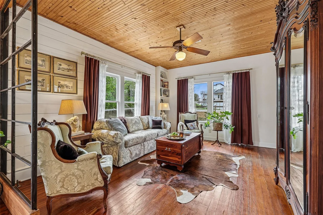 Photo of 372 Old Lockhart RD