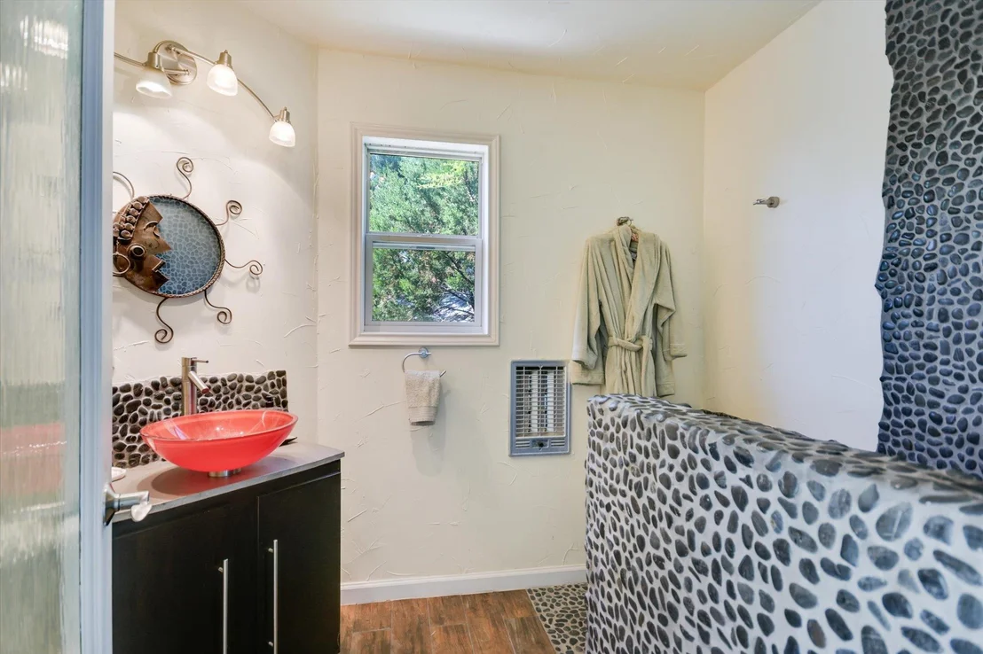 Photo of 1004 Castle Ridge RD