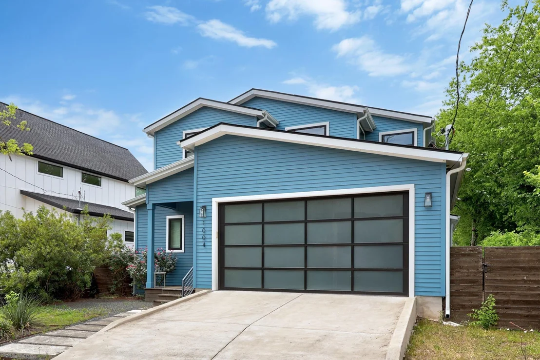 Photo of 1004 Lott Ave