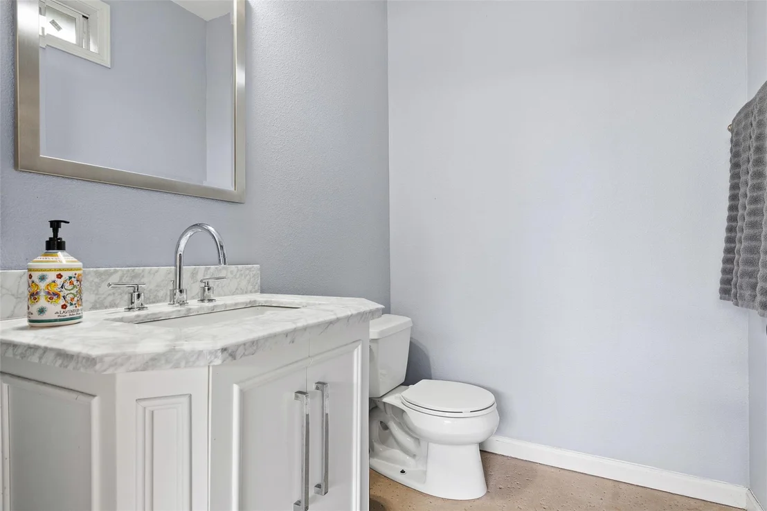 Photo of 291 Torrington DR