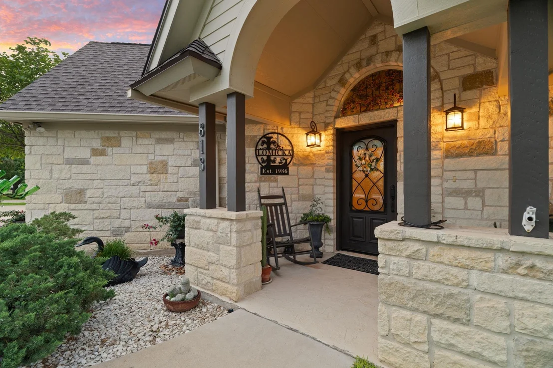 Photo of 813 Lacey Oak CIR