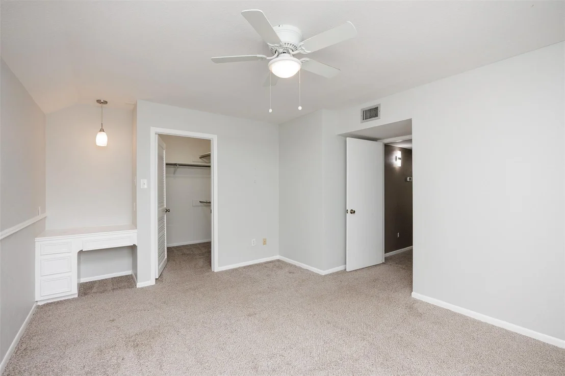 Photo of 320 Long Pointe DR