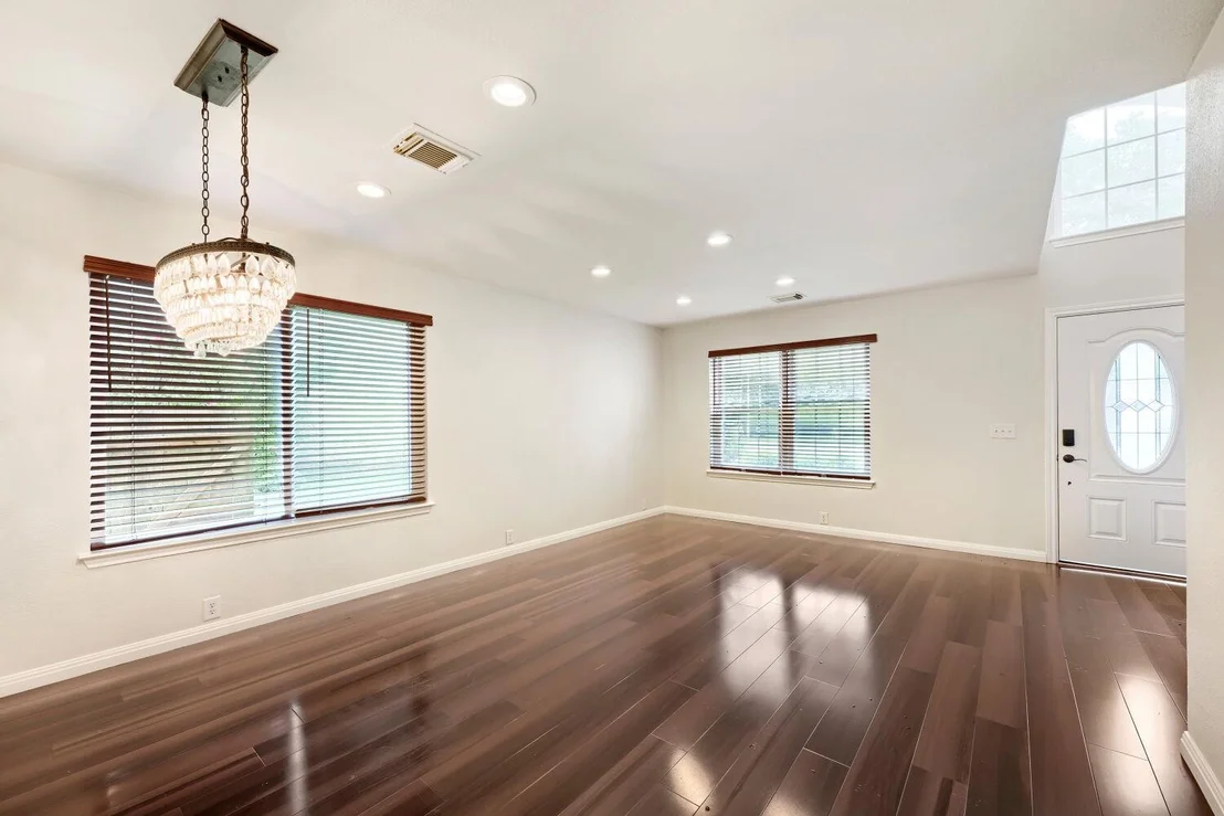 Photo of 1405 Hawk DR