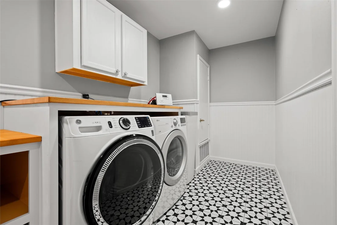 Photo of 1417 Alexis CV