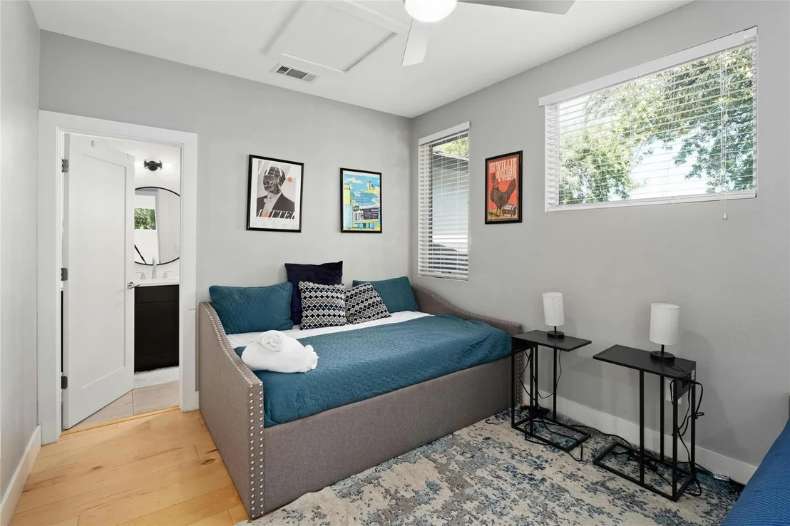 Photo of Unit A at 3105 Powell CIR