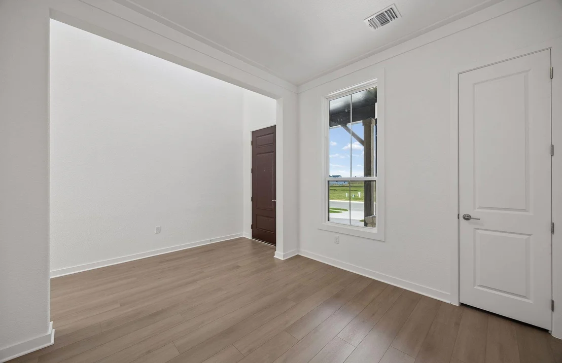 Photo of 16401 Winnie Mae BND
