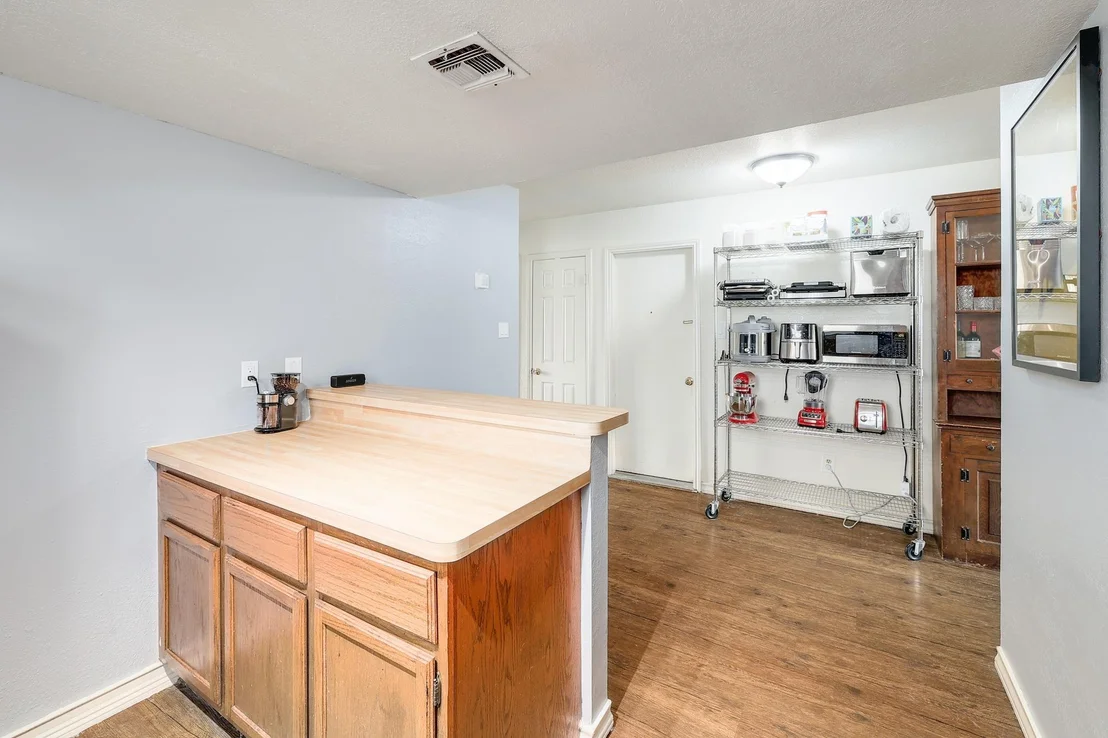 Photo of Unit AB at 703 Valley View DR